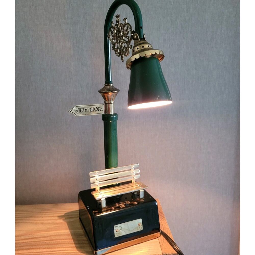 Vintage SWANK Hi-Intensity Desk Lamp Green Street Light Gold-Tone Park Bench MCM